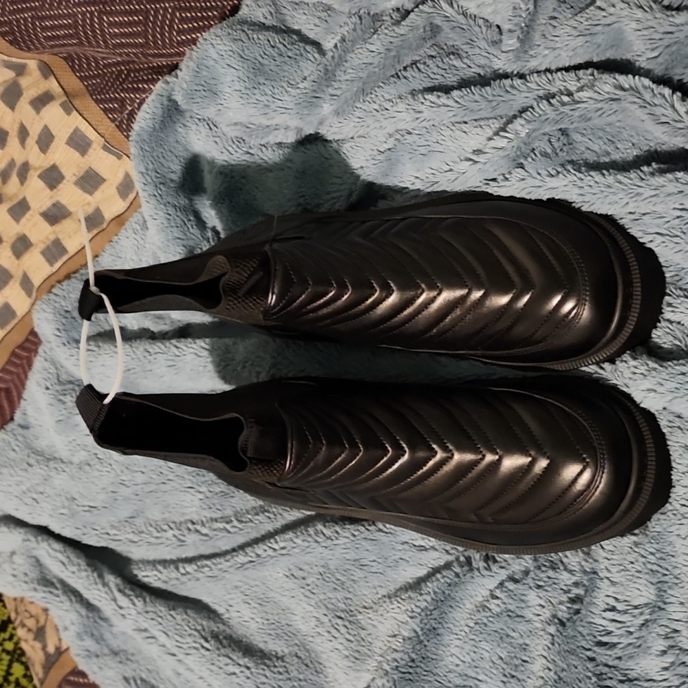 Gucci black boots nwot